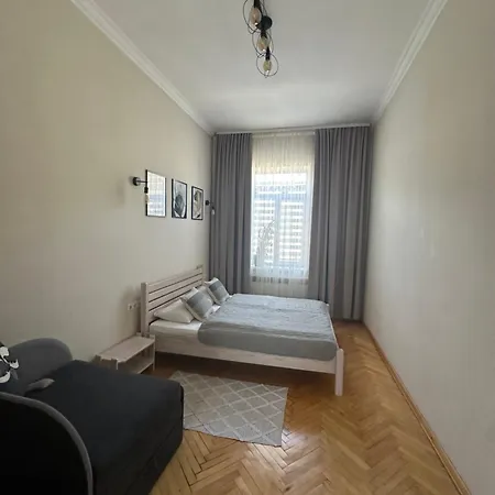 Апартаменти тобілевича 3 *