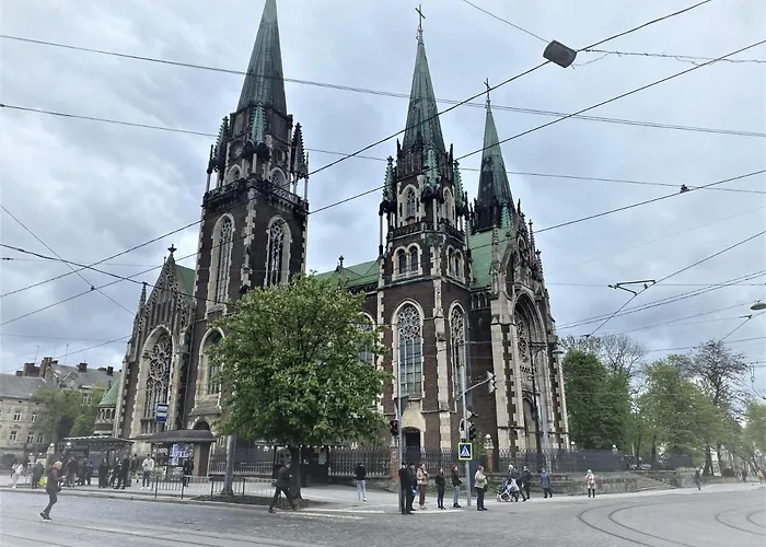 Apartamento тобілевича 3 *