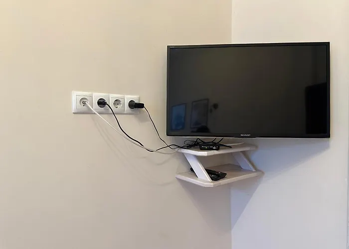 Apartamento тобілевича 3 *